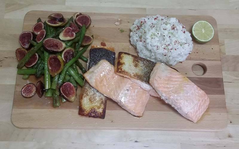 Receta Fácil de Salmón, arroz con coco jengibre y lima, acompañado de espárragos con higos - www.coquinare.com - Dulces Recuerdos