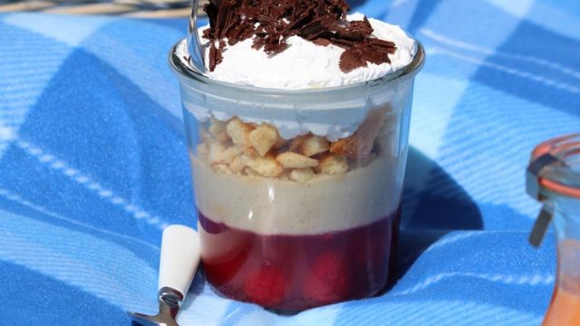 Receta Fácil de Trifle a mi manera con Crema Pastelera de Coco y Vainilla - www.coquinare.com - Dulces Recuerdos