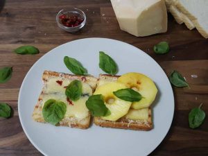 Sandwich de Morbier y Grana Padano con Manzana